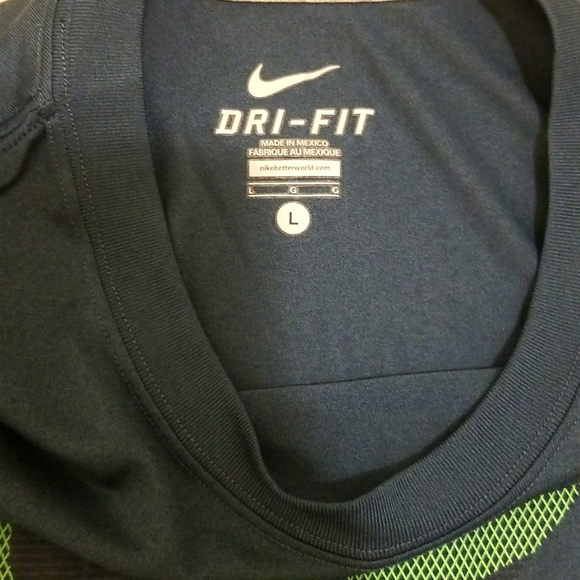 Nike Dri-Fit Graphic t-shirt - Picture 4 of 5